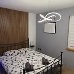 Manolo House With Jacuzzi & Pool Дом отдыха *