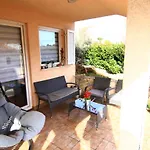 בית נופש Manolo House With Jacuzzi & Pool פולה