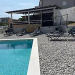 Manolo House With Jacuzzi & Pool בית נופש *
