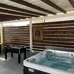 בית נופש Manolo House With Jacuzzi & Pool *