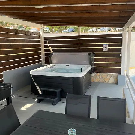 Manolo House With Jacuzzi & Pool 度假居